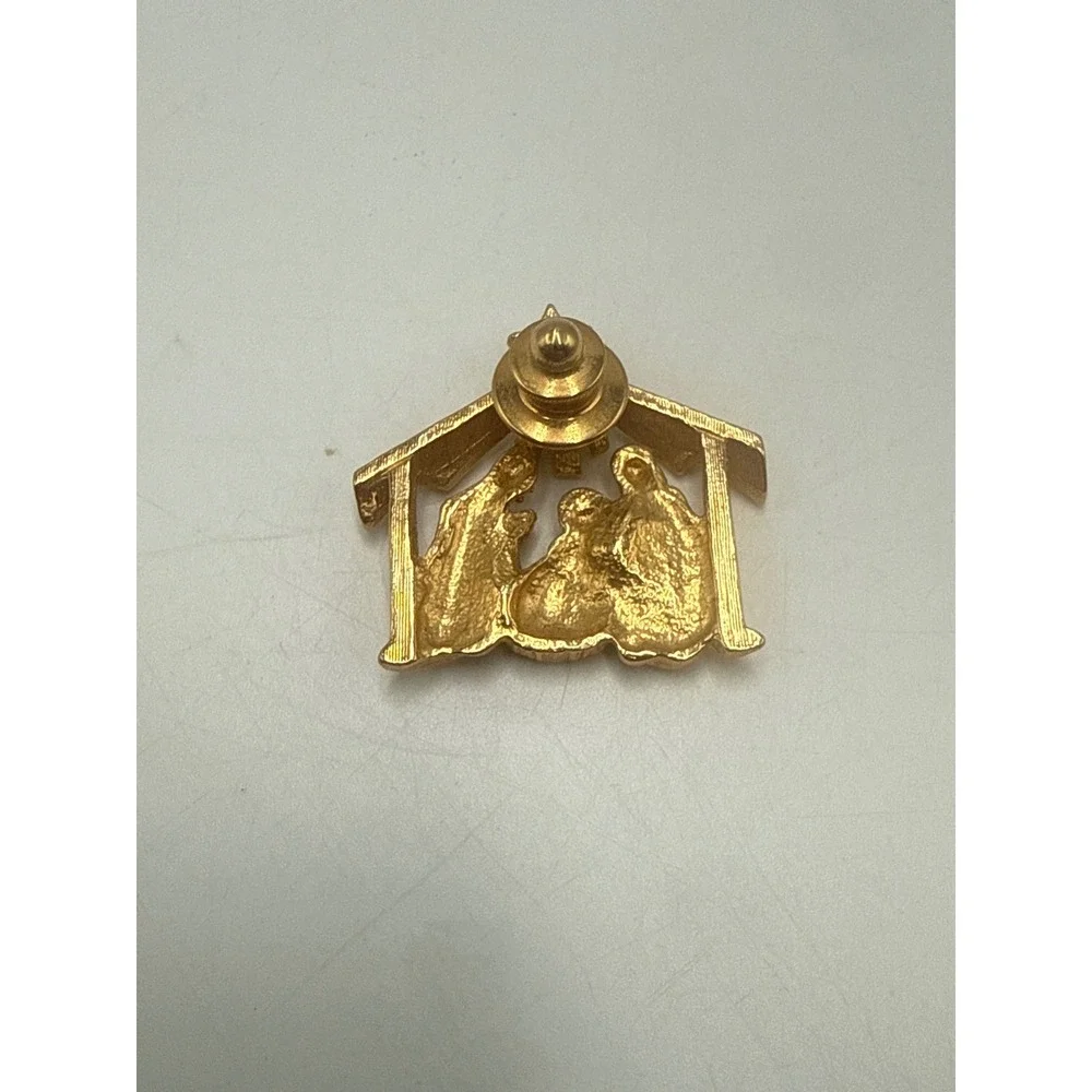 Gold Tone Nativity Scene Lapel Pin Rhinestone Star Bethlehem Christmas Brooch